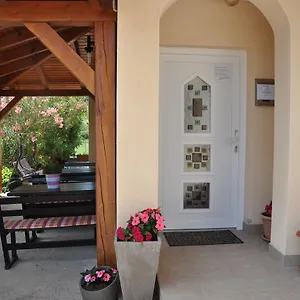  Apartment Mirakul